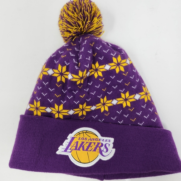 Los Angeles Lakers Purple and Yellow Snowflake Pom Beanie - Picture 1 of 2
